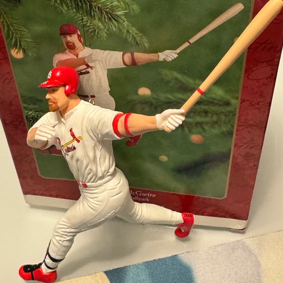 2000 Hallmark Keepsake Ornament. Mark McGwire at the Ballpark Collector’s Series - Picture 8 of 8